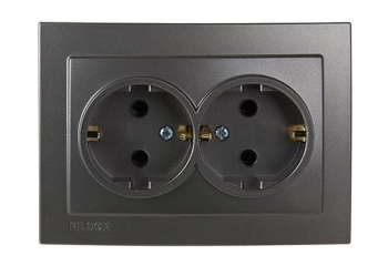 Double socket-outlet with side earth