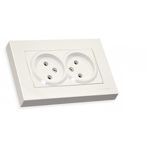 Double socket outlet without earth